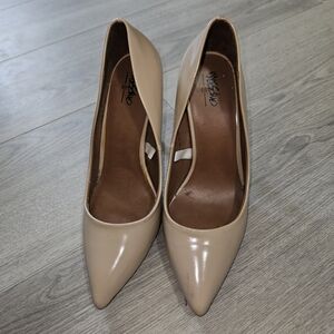 Nina Women's Tan Pumps